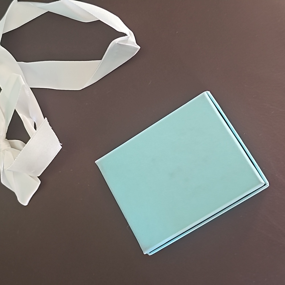 Tiffany & Co Shopping bags, ribbon and jewelry box. - Picture 4 of 11